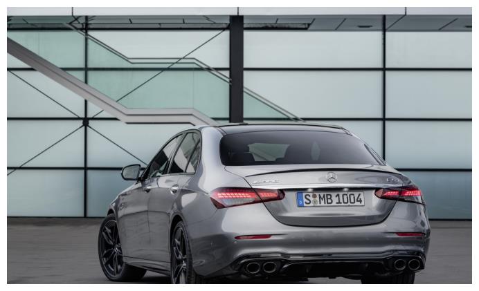 果然,我正在试驾经过更新的2021款奔驰e53,而且奔驰从来没有c53这样的