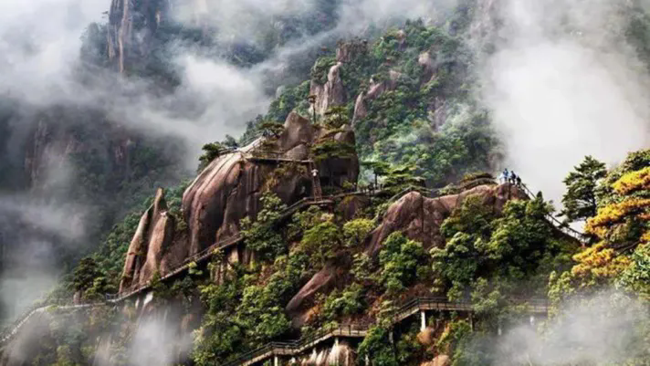 三清山：千年道教名山的人文之美与自然奇观