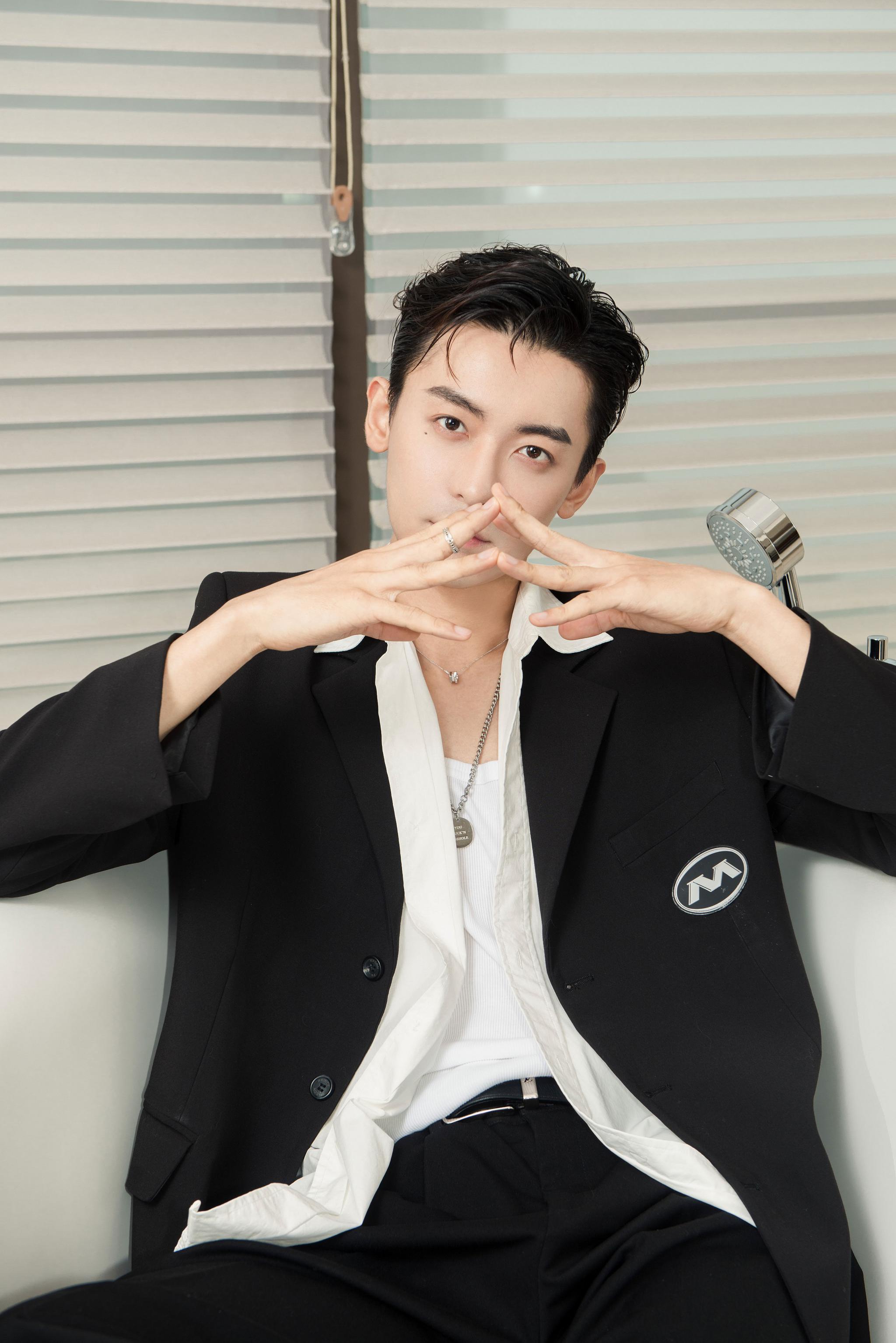 酒店实习生甜蜜来袭赵志伟毒舌总裁上线