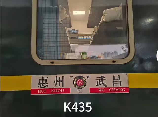 27岁男子火车上被陌生人持18公分刀杀害，披露的几个细节令人气愤休闲区蓝鸢梦想 - Www.slyday.coM