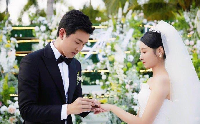 王彦霖晒婚礼现场照祝贺他们