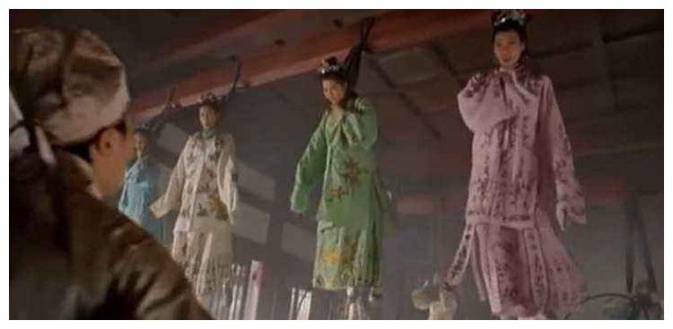 皇帝死后,美貌的皇后要被活殉葬,十年后竟和守墓人生了孩子