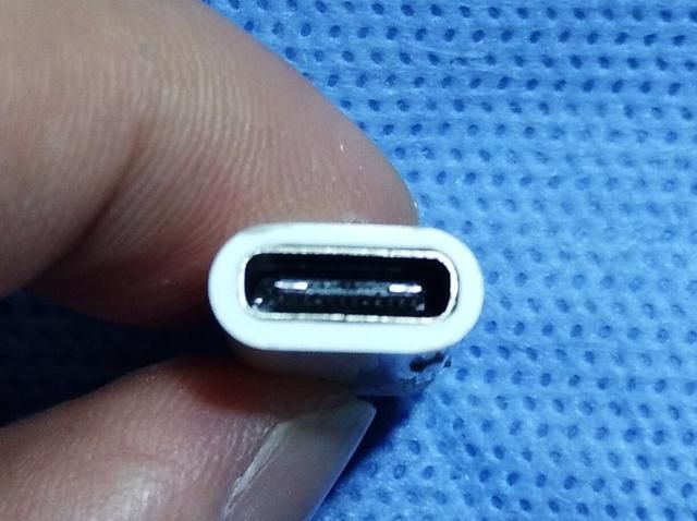 用两个接口转换器使typec接口的充电宝给安卓接口的手机充电