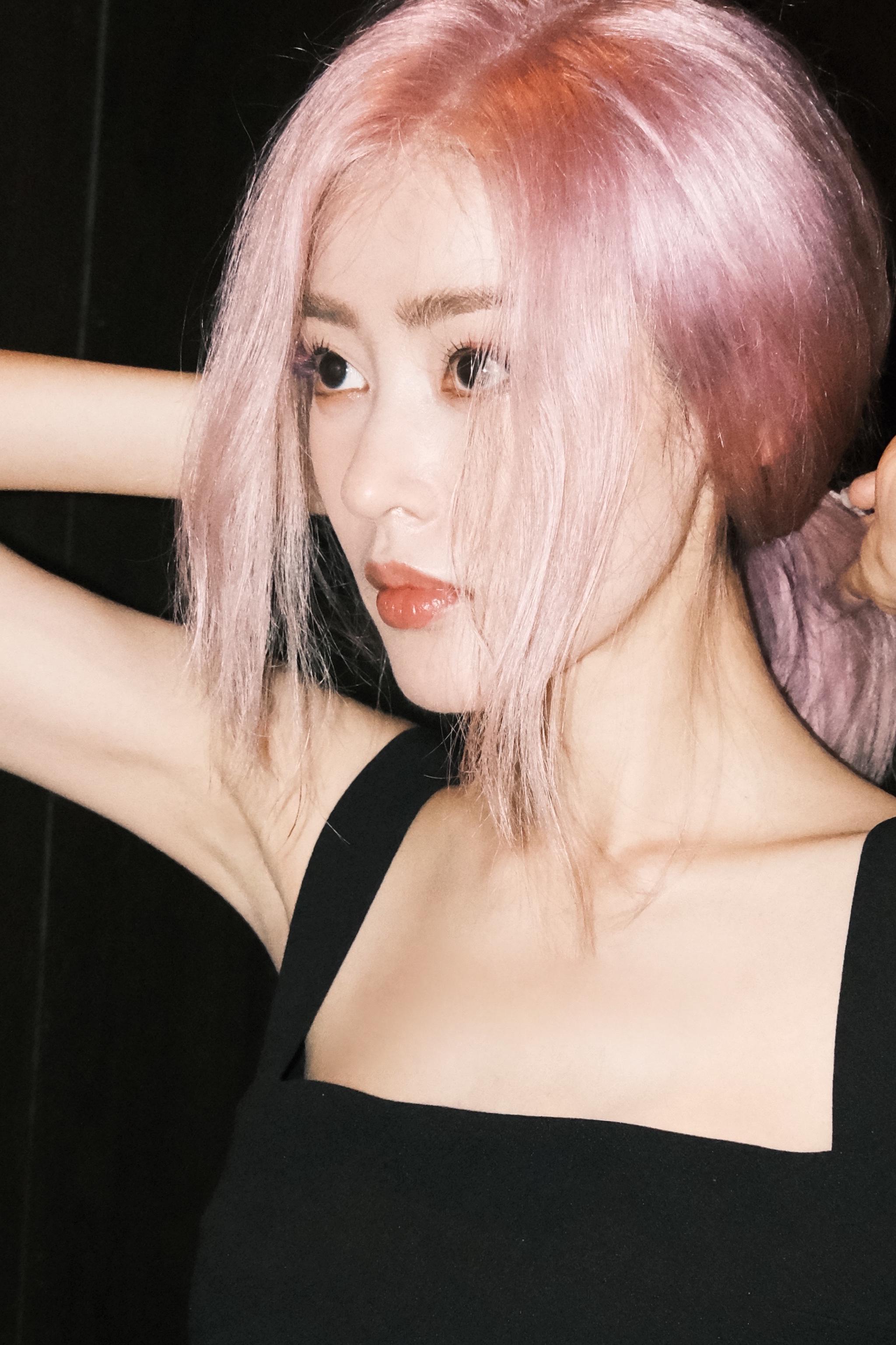 张天爱乘风破浪官宣加盟粉色短发女团风十足