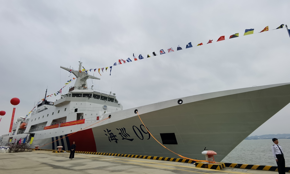 我国首艘万吨级海上巡逻舰海巡09投入使用