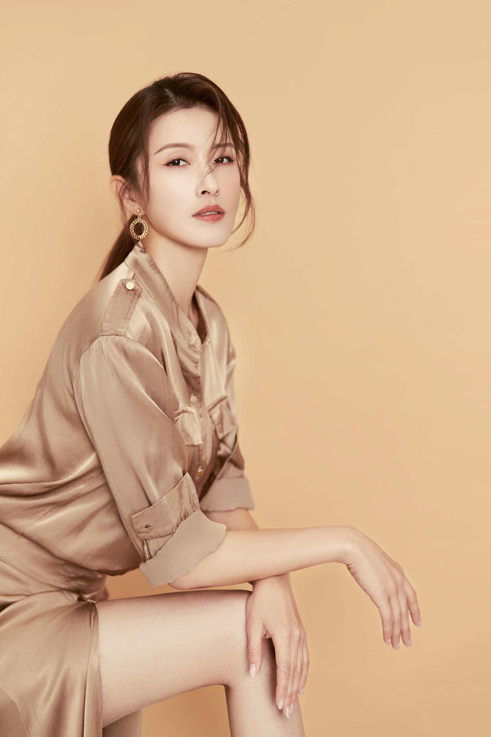 徐洁儿知性写真曝光高贵优雅尽显百变魅力