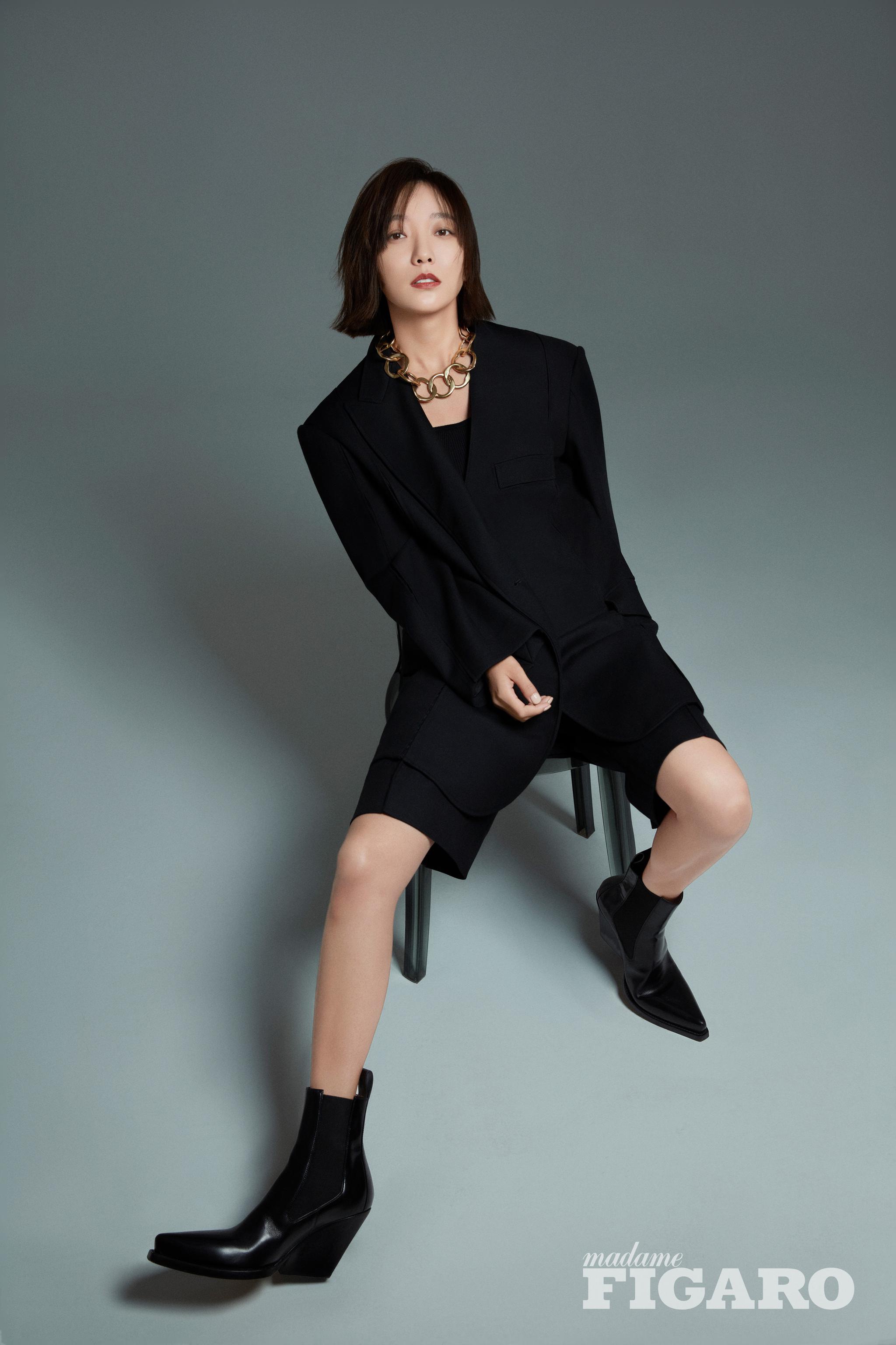 王珞丹登杂志闭年刊封面 破译自然彰显女性之美