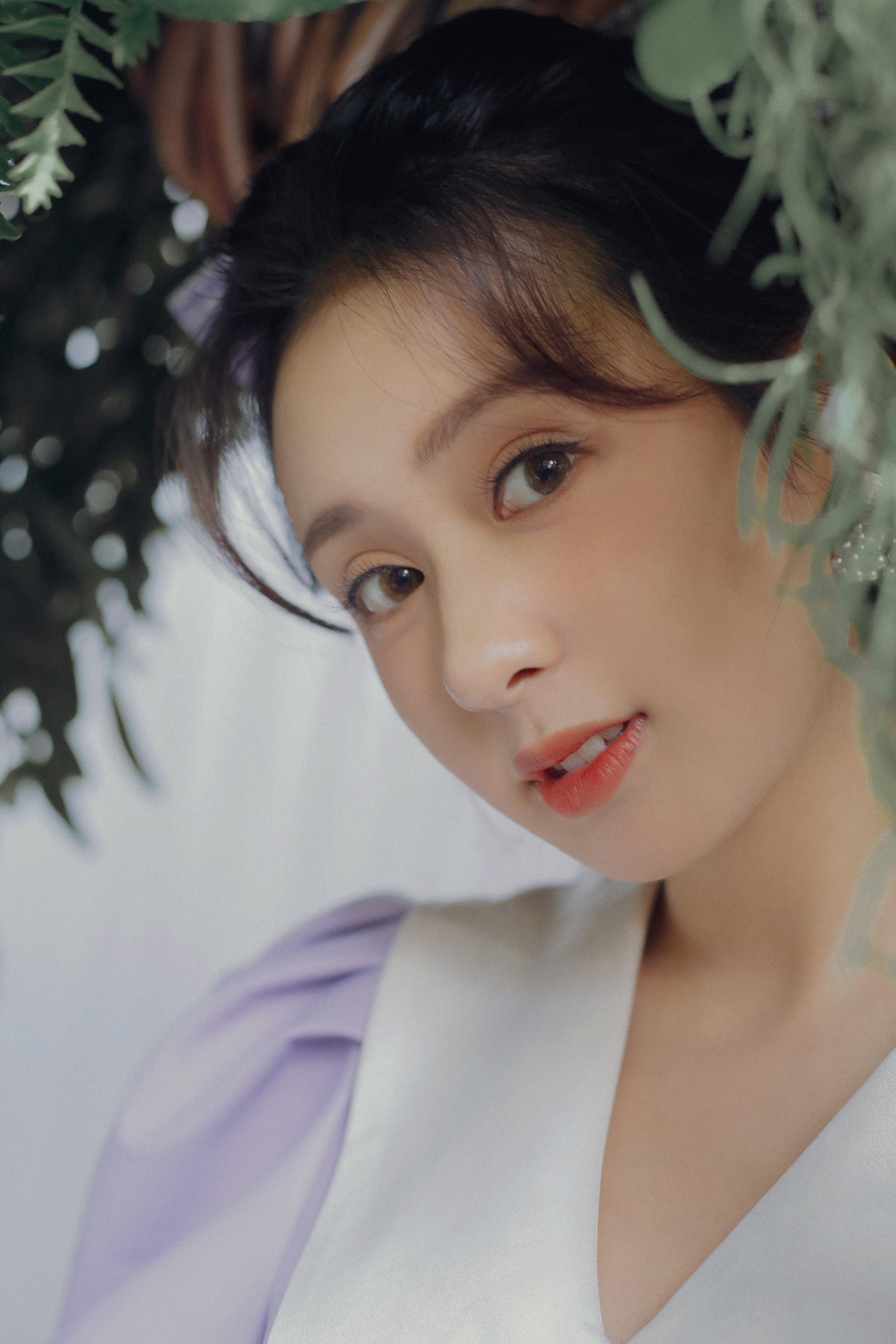 郑合惠子新写真曝光圣诞上演紫色梦幻浪漫