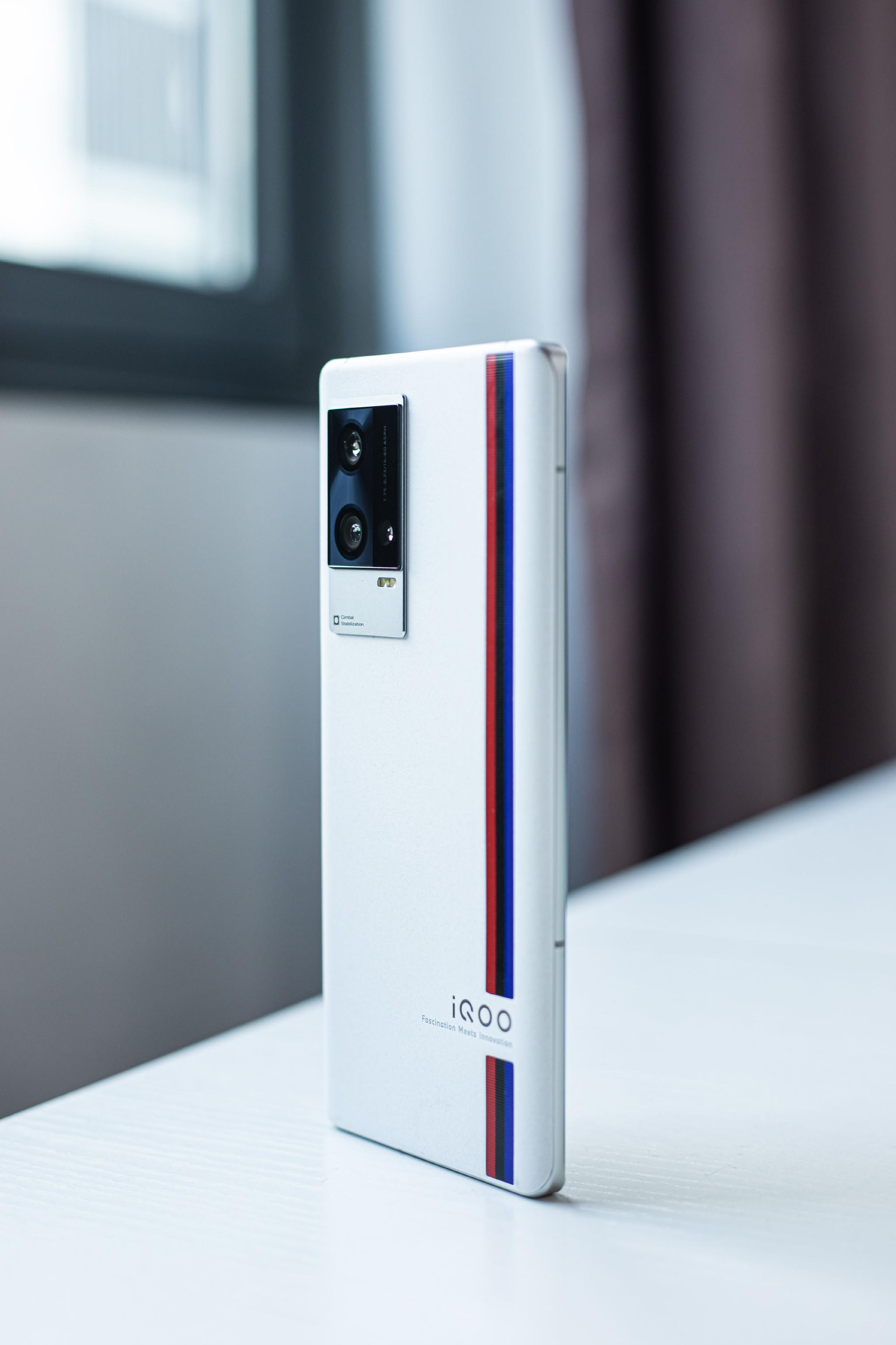 全面评测：iQOO 8 Pro同价位销量夺冠  为什么这么多人选择它？休闲区蓝鸢梦想 - Www.slyday.coM