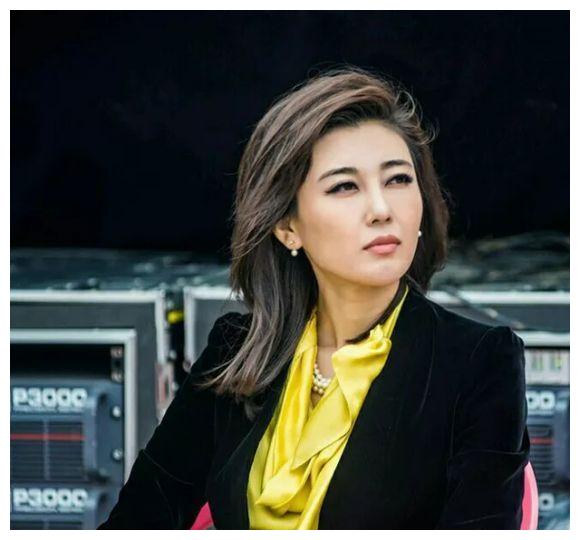 海峡两岸主持人李红,48岁了还像18岁少女,气质优雅备受好评