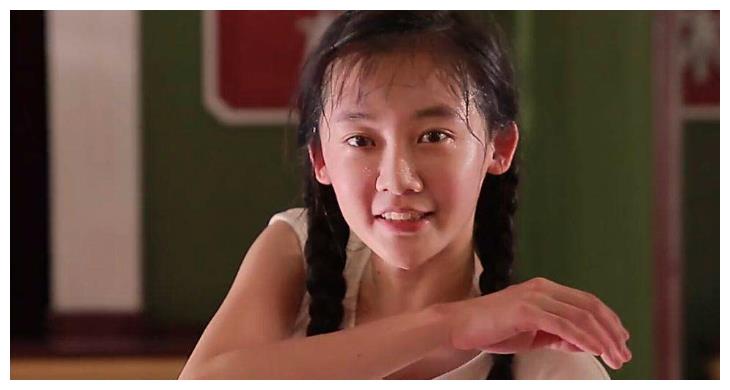 苗苗大方晒运动照片,孕肚明显紧贴地面,网友:真替郑恺捏把汗