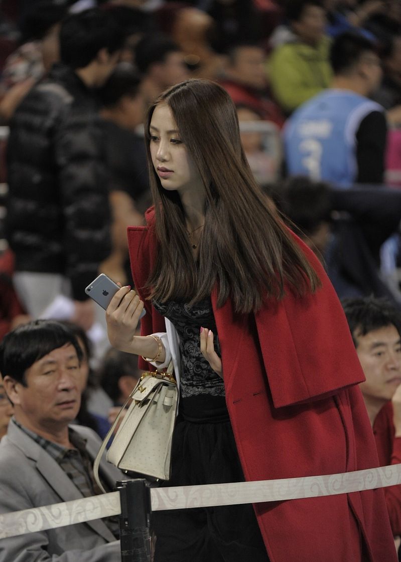 孙悦的美丽妻子陈露,曾经是场边最美的一道风景_高清图集_新浪网