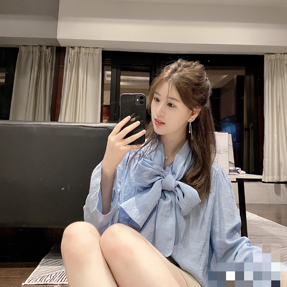 刚出来了一个项思醒,这里又冒出来一个世妍,看来网红当中的"海王"含量