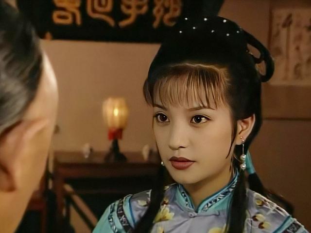 对演员来说,演活一个"小燕子",已很牛,她却偏偏演活5个角色