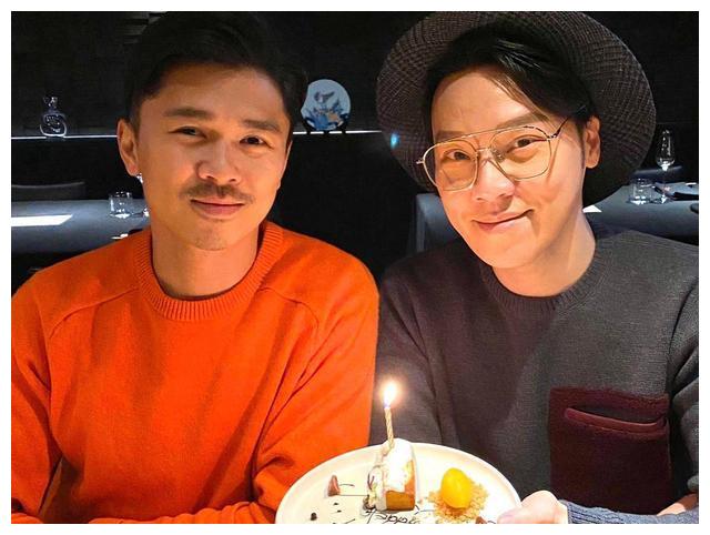 49岁香港男星王贤志为丈夫高调庆生结婚4年依旧恩爱