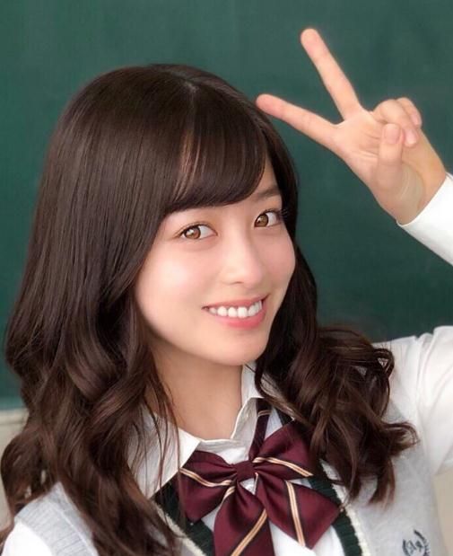 "天使美少女"桥本环奈的美照,外表清纯的她超级招人喜欢__财经头条