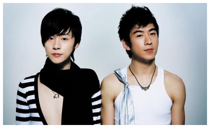 凭借着何必平这个角色,其扮演者刘锐开始受到大家的关注.