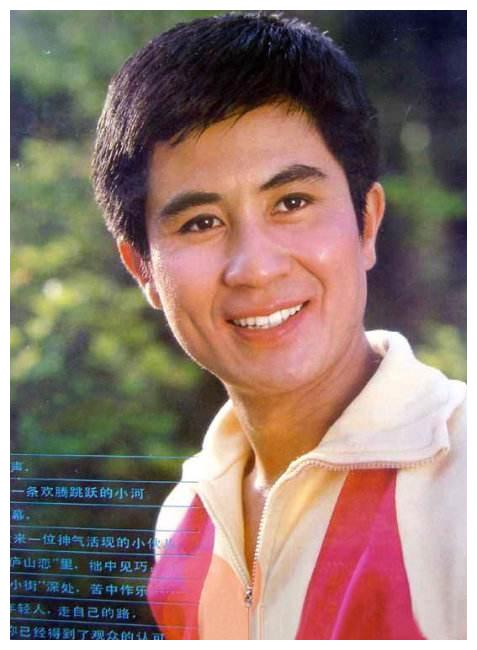 62岁老戏骨郭凯敏:二婚娶尤勇前妻很幸福,儿子如今长相英俊