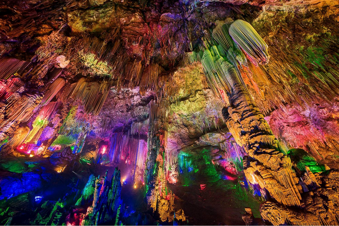 游览龙宫仙境,欣赏壮观的冰雪溶洞,美轮美奂__财经头条