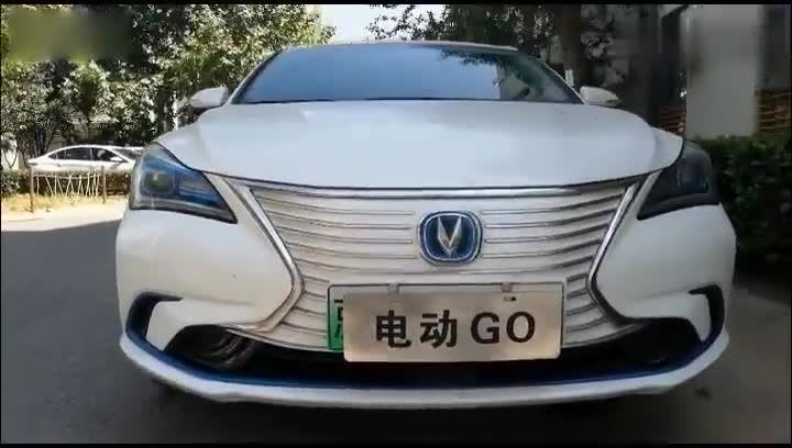 视频：驾乘舒适的2019款逸动EV460静态体验，续航达405km