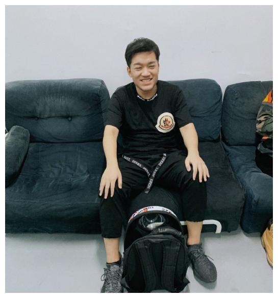 曾经呆萌可爱,今身材暴瘦颜值回春|家有儿女|尤浩然|身材_新浪新闻