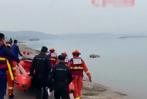 教科书式自救,女孩坠江抱羽绒服漂浮1小时获救!休闲区蓝鸢梦想 - Www.slyday.coM 教科书式自救,女孩坠江抱羽绒服漂浮1小时获救!休闲区蓝鸢梦想 - Www.slyday.coM