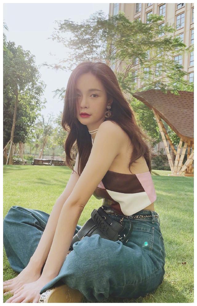 沈梦辰凌晨两点躲在车里哭,妈妈担心她得抑郁症,看女儿脸色行事休闲区蓝鸢梦想 - Www.slyday.coM 沈梦辰凌晨两点躲在车里哭,妈妈担心她得抑郁症,看女儿脸色行事休闲区蓝鸢梦想 - Www.slyday.coM