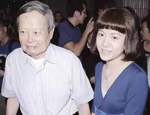 54岁“爷孙恋”，翁帆回应质疑：我只是选择了一条人迹更稀少的路休闲区蓝鸢梦想 - Www.slyday.coM