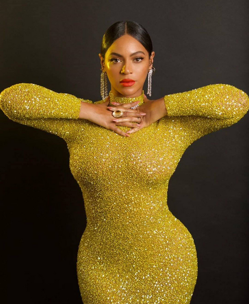 碧昂丝黄金裙,身材不输金卡戴珊