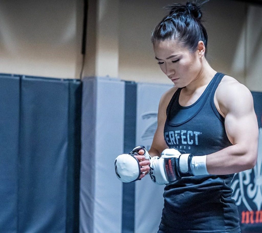 张伟丽不再哭泣晒出训练照秀肌肉网友评乔安娜新图幸运