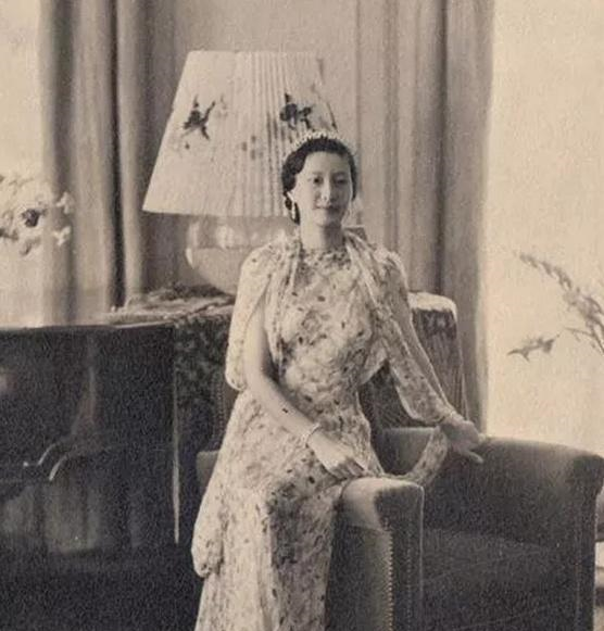 直击越南末代皇后的真容,略施粉黛就足以倾国倾城