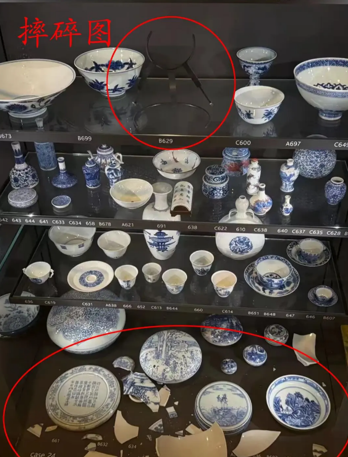 清代康熙时期青花瓷碗被大英博物馆摔碎,砸坏展柜下方另一件文物 清代康熙时期青花瓷碗被大英博物馆摔碎,砸坏展柜下方另一件文物