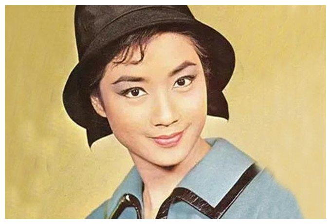 87岁楚原罕露面满头白发但精神好与结婚54年妻子秀恩爱