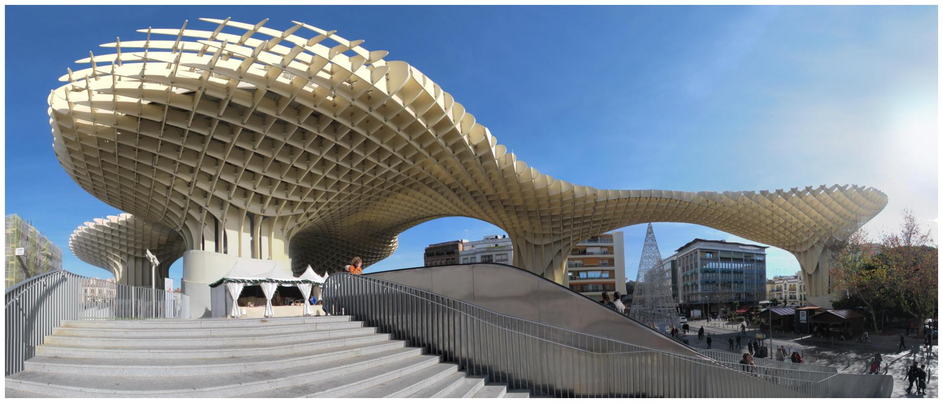 造型奇特的地标建筑一到晚上便光彩夺目当地人对此颇为看重