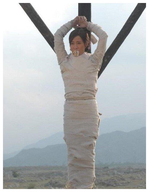 随后杨秀清暴怒,将主谋朱九妹当众点了天灯,剩下的与其一起谋划王娘