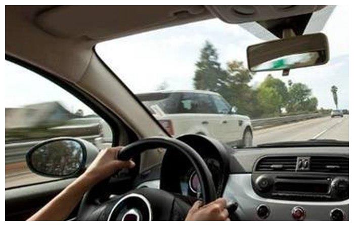 高温天气开车上高速要注意什么