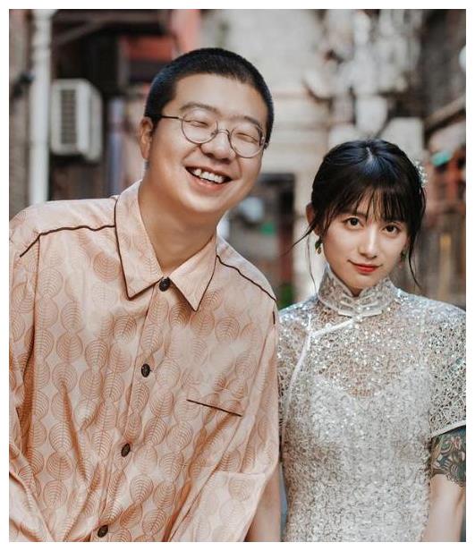 为何李诞能娶到黑尾酱?当看到李诞的旧照后,难怪两个人会相爱