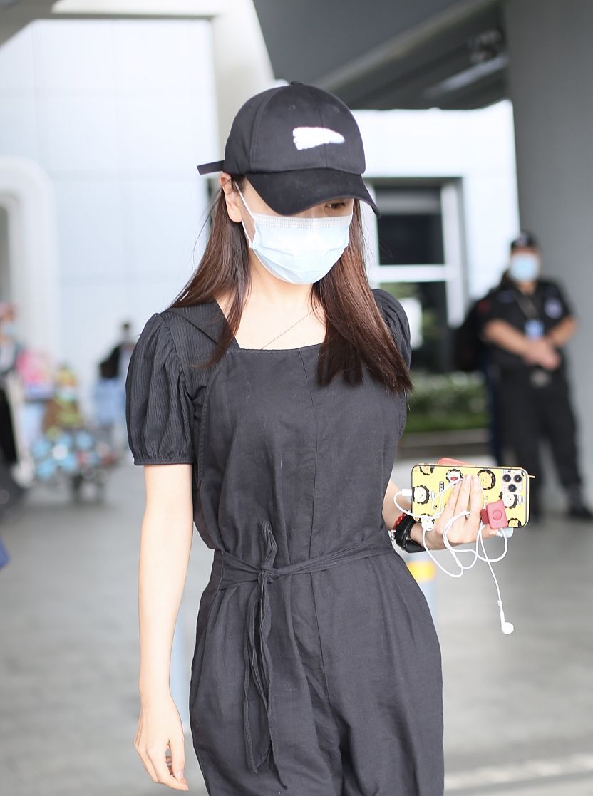 1 / 6 2020年5月18日,湖南长沙,杨蓉机场街拍.