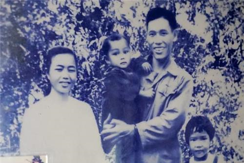 96岁越南老妇，抱着日军丈夫遗留衣物入眠60年，儿子对此怒骂不绝