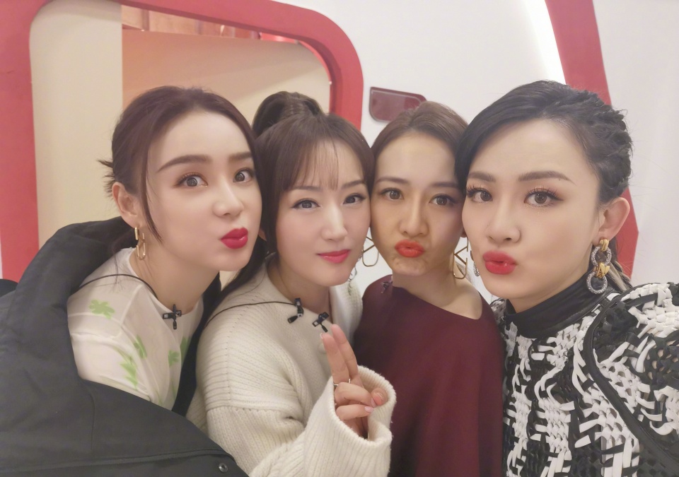 论明星保养和美颜重要性,那英王鸥张柏芝等合照,能看出年龄差吗