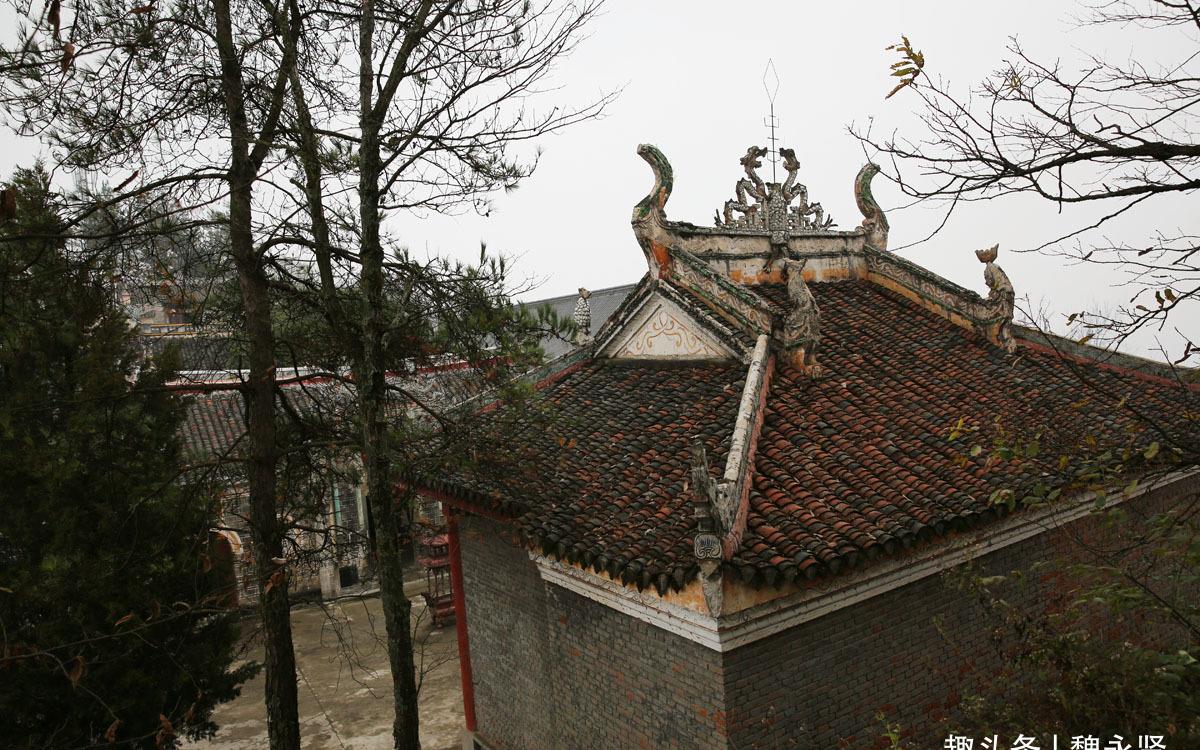陕南佛教圣地白云寺云端上的千年古刹极目远眺瀛湖尽收眼底