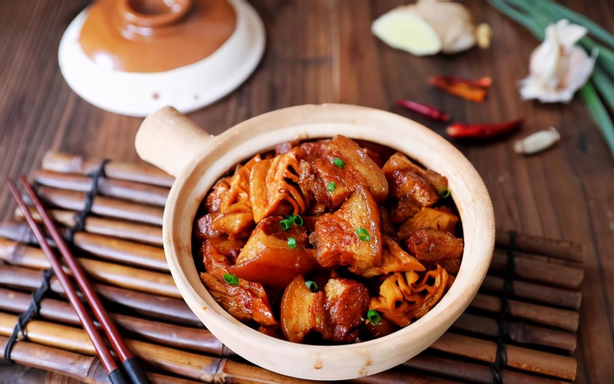 香糯软嫩的红烧肉配上鲜香脆爽的笋干,奇妙的口感搭配,味道棒