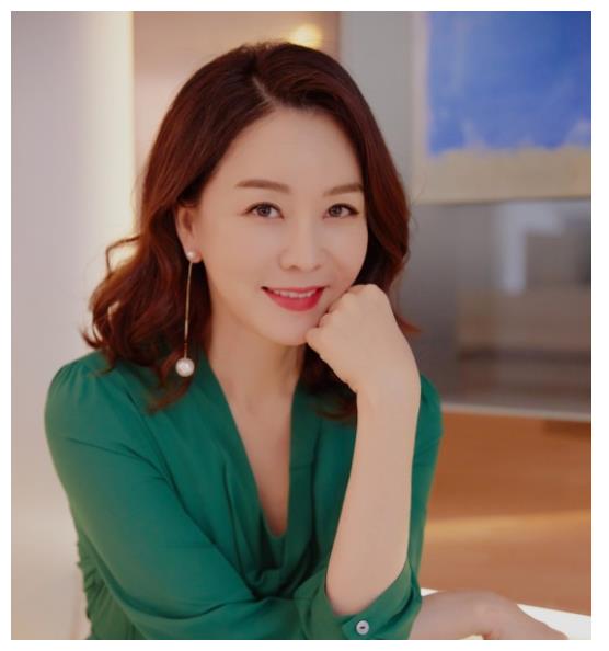 "专业户,但在现实中,她其实一直没有结婚,前男友是同为演员的宋一国