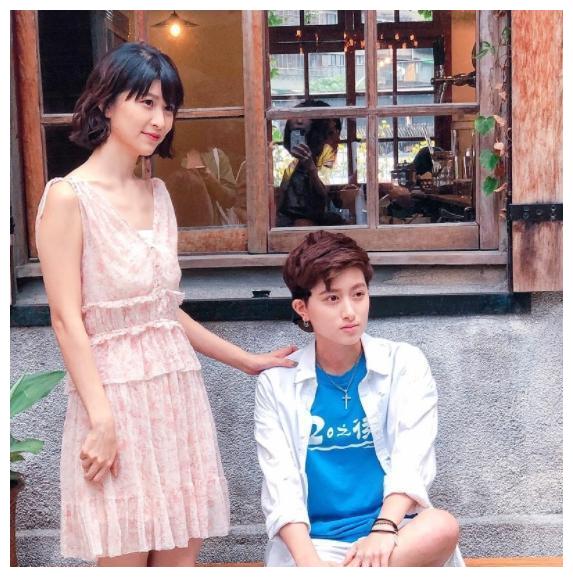 吐槽傻里傻气,五年过去简直完美逆袭|落跑甜心|郑靓歆|吐槽_新浪新闻