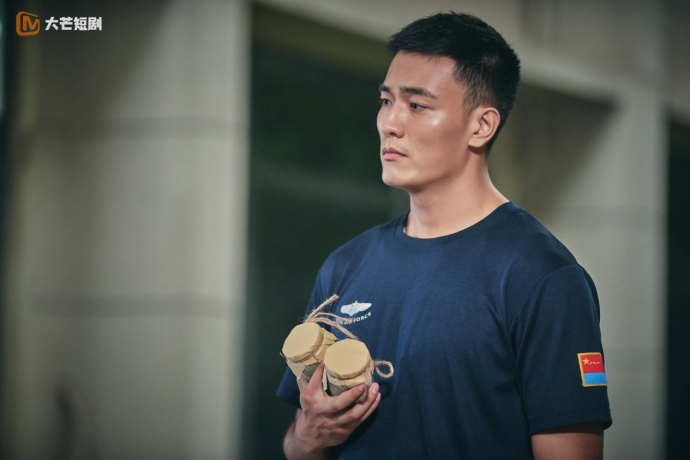 空军校园题材短剧《轰炸天团》今日开播