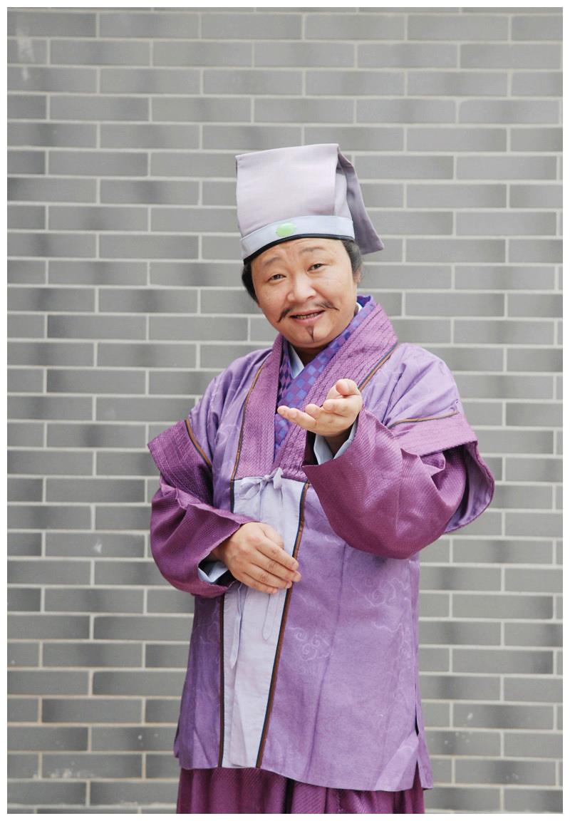 他其貌不扬却娶小16岁超模,淡出演艺圈只为养鸡,如今身价千万!