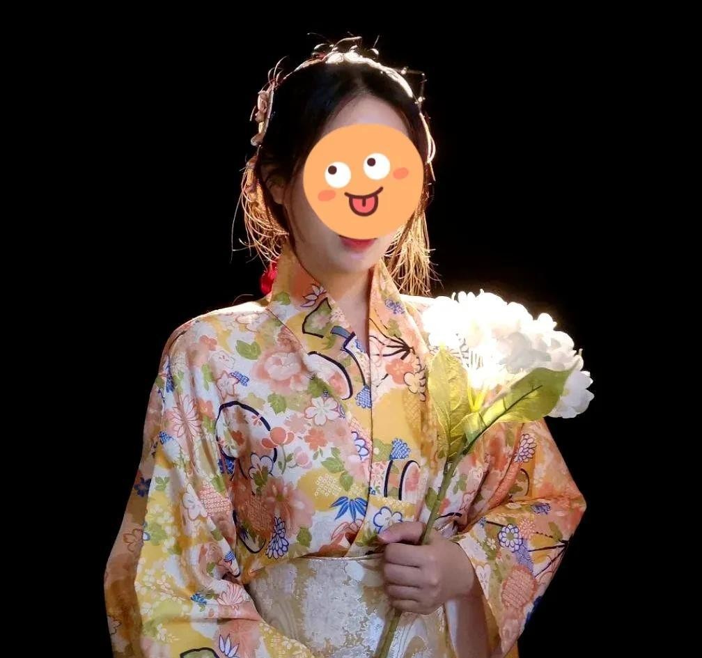 退休钟局长孙女私生活曝光！穿和服与男友开房，留学澳洲高调炫富