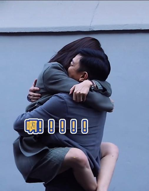 刘德华万茜感情太好不顾腰疼把女生挂在身上两人相拥太甜蜜