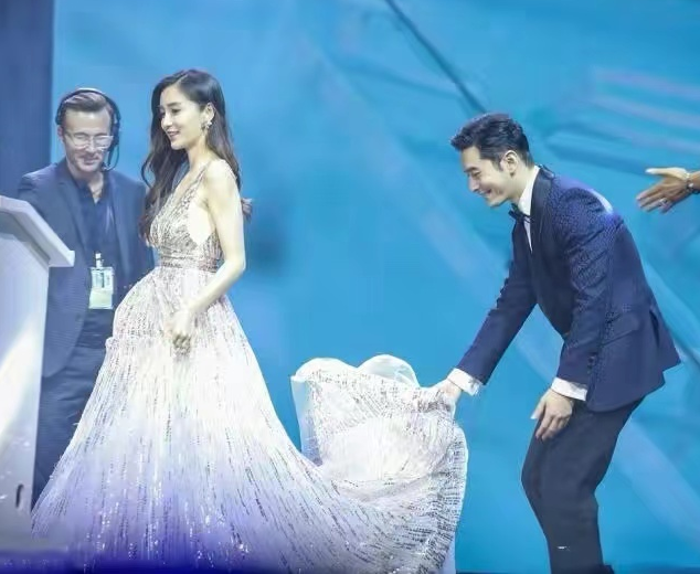 珠宝代言广告被白纸遮脸，生日冷清却频上热榜，杨颖离婚更火了？休闲区蓝鸢梦想 - Www.slyday.coM