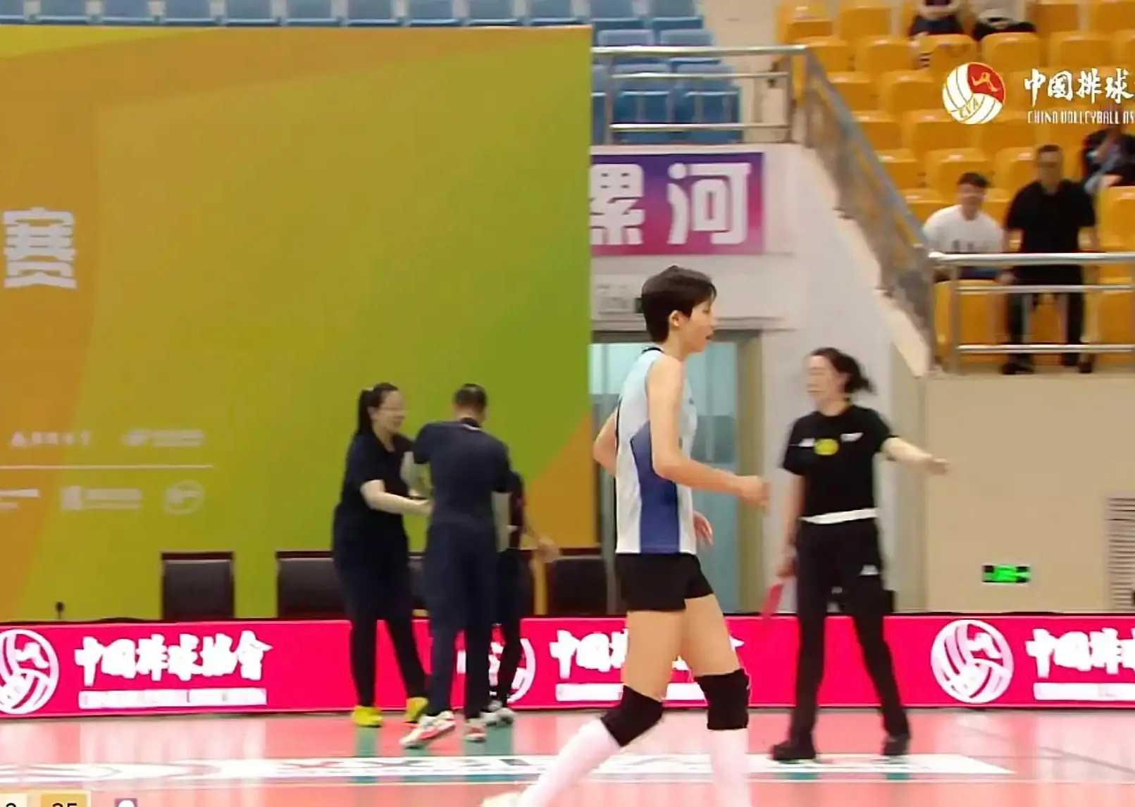 3-0零封夺冠！上海女排封神，1.93米天才任思辰或成下一个朱婷